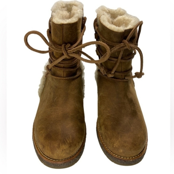 NWOT UGG Australia Women's Luisa Water Resistant Leather Boots 1012545 Size 6 - Picture 2 of 6